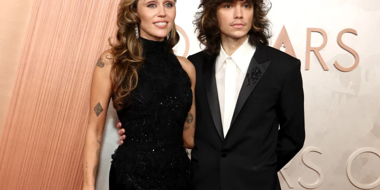 Meski Bertunangan, Miley Cyrus Dikabarkan Tak Ingin Menikah Lagi