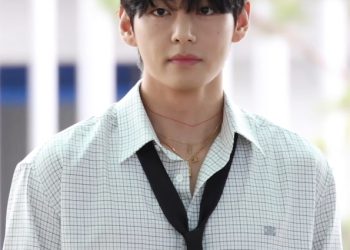 Karier solo V BTS kembali menorehkan prestasi membanggakan di kancah musik internasional.