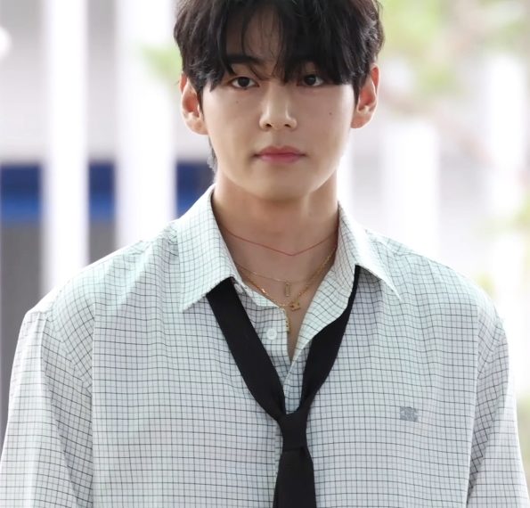 Karier solo V BTS kembali menorehkan prestasi membanggakan di kancah musik internasional.