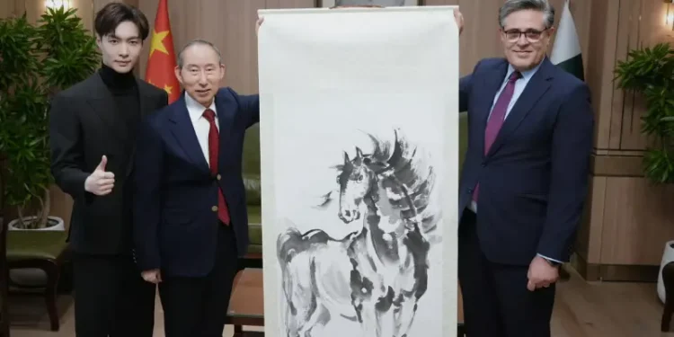 Lay Zhang Jadi Jembatan Budaya China–Pakistan Lewat Musik di Peringatan 75 Tahun Hubungan Diplomatik